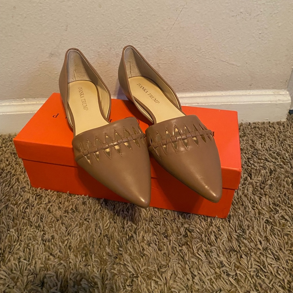 NEW NEVER WORN Ivanka Trump Nude Flats